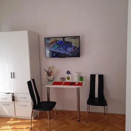 Miletic Near The Palace בית הארחה 3*