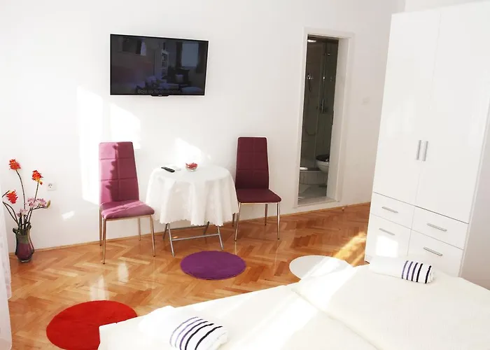 Casa de hóspedes Miletic Near The Palace