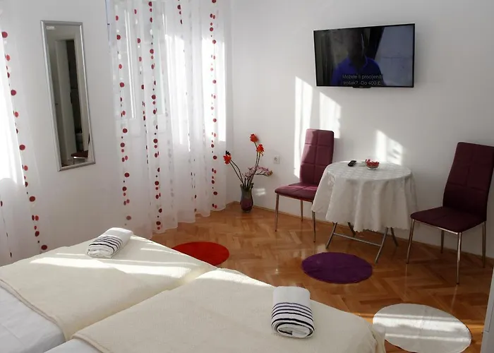 Miletic Near The Palace Casa de hóspedes 3*