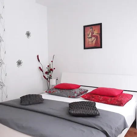 Miletic Near The Palace Konukevi